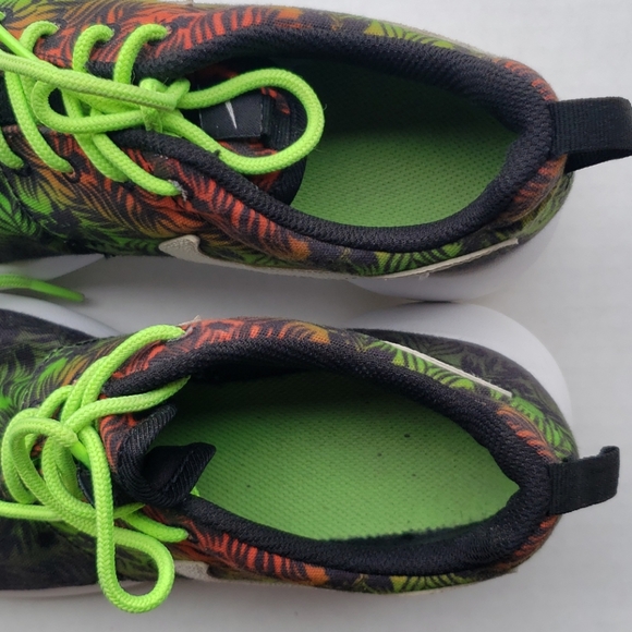 Nike Roshe One Palm Tree Print Sneakers - Picture 13 of 13